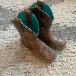 Girl Cowboy Boots Sz 11.5 embroidered macie bean boots style